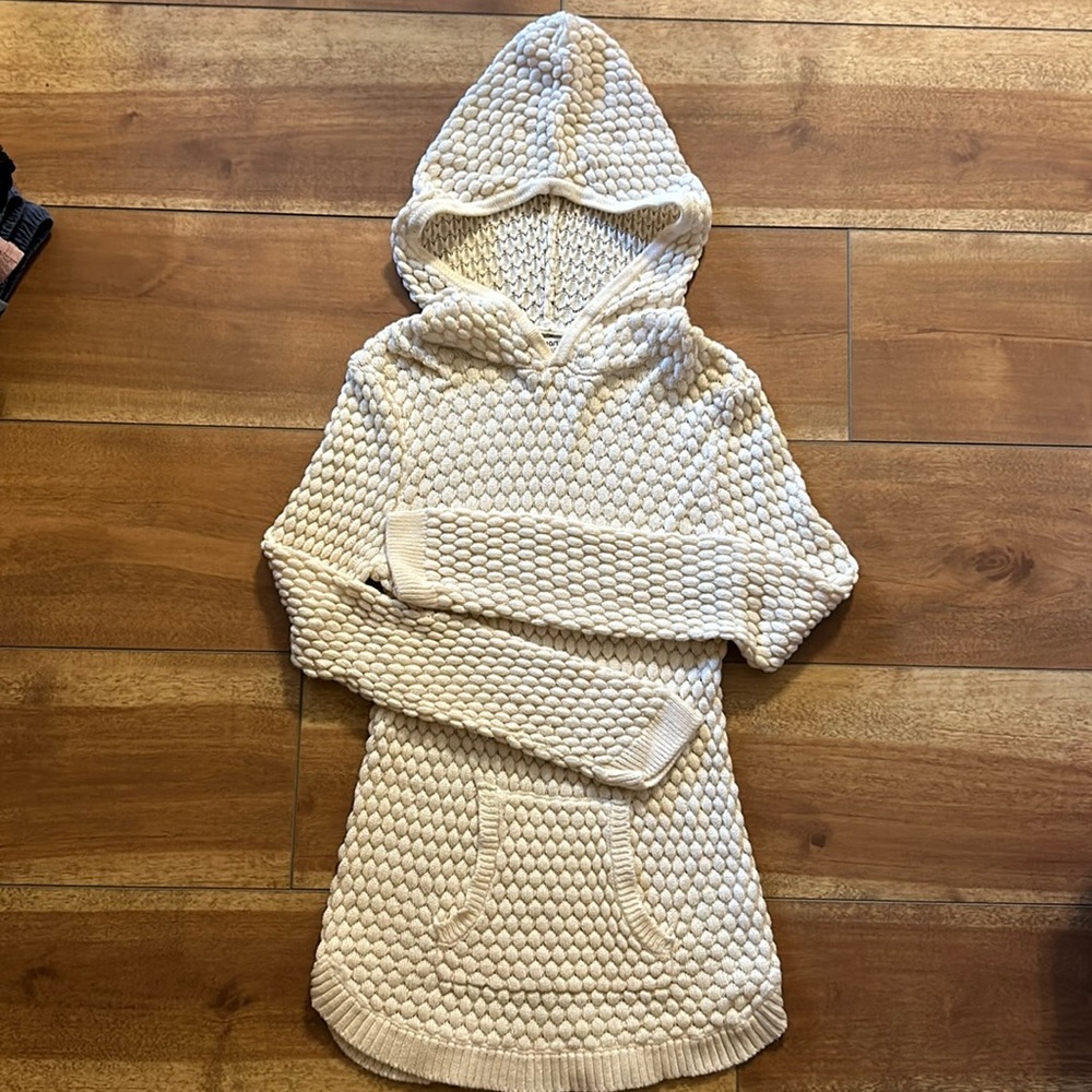 Creme hooded sweater